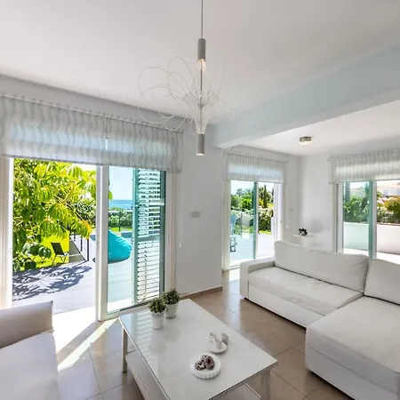 Sunrise Zen Seafront * بروتاراس