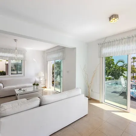 Sunrise Zen Seafront Villa *