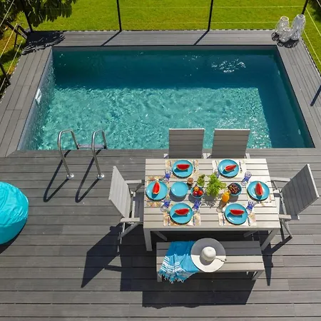 Sunrise Zen Seafront Villa *