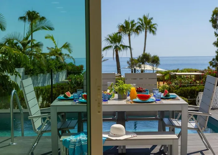 Villa Sunrise Zen Seafront *