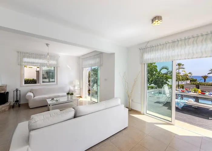 Sunrise Zen Seafront Villa *