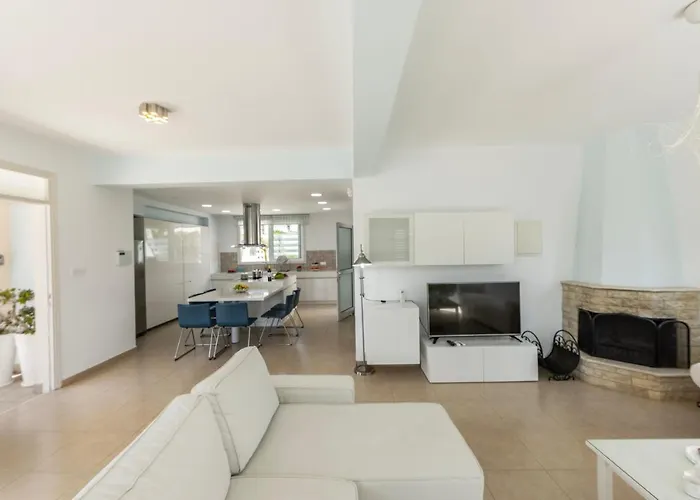 Villa Sunrise Zen Seafront Protaras