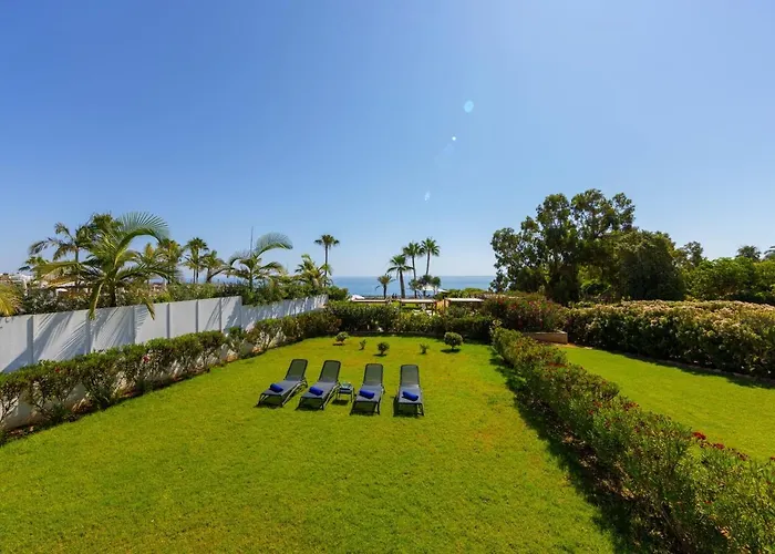 Sunrise Zen Seafront Villa *