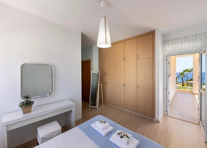 Sunrise Zen Seafront וילה